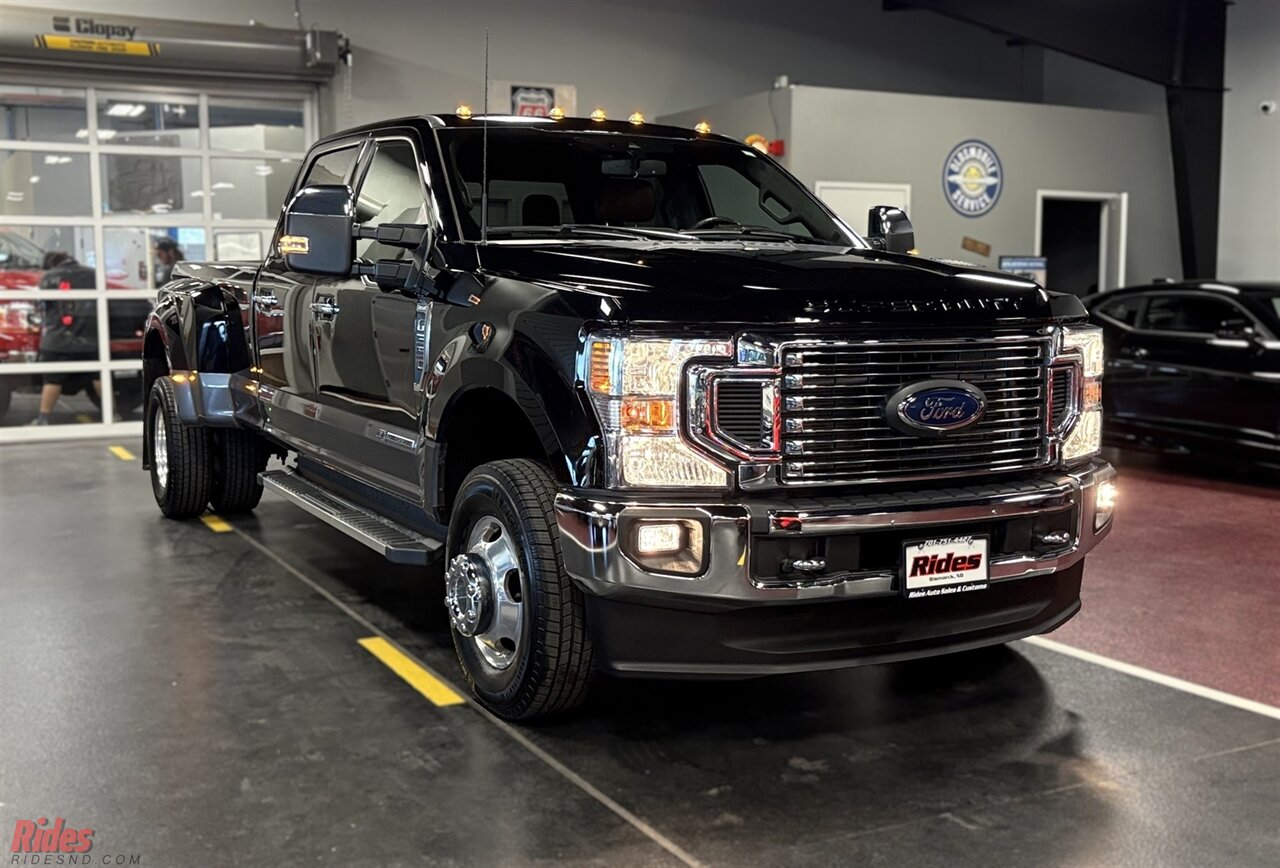 2022 Ford F-350 Super Duty King Ranch   - Photo 2 - Bismarck, ND 58503