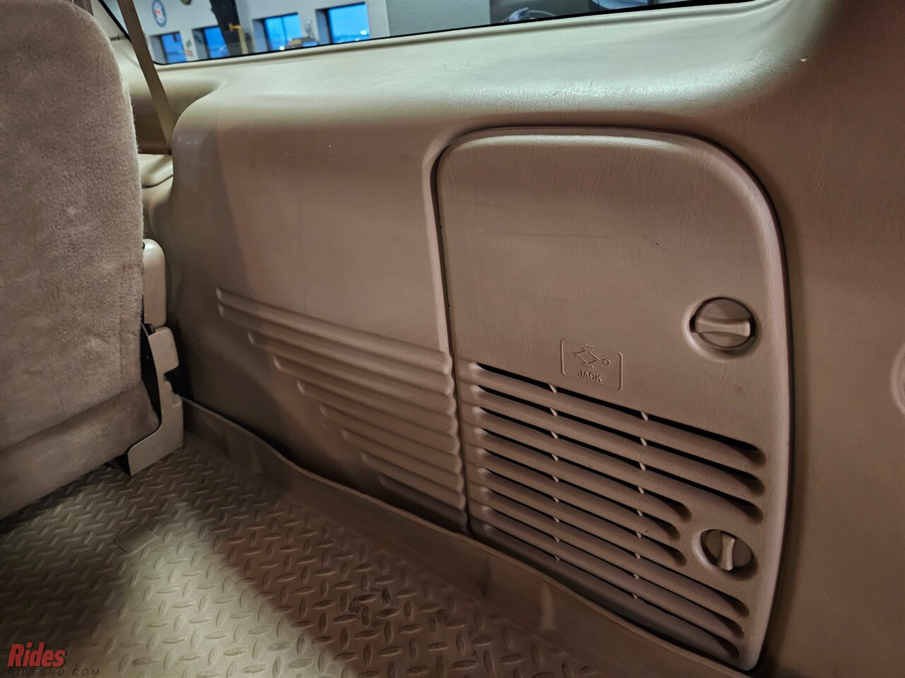 2001 Ford Excursion Limited - Photo 25 - Bismarck, ND 58503