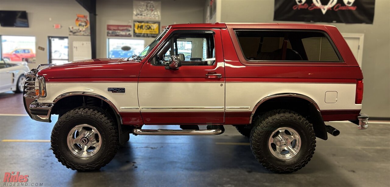 1994 Ford Bronco XLT   - Photo 6 - Bismarck, ND 58503