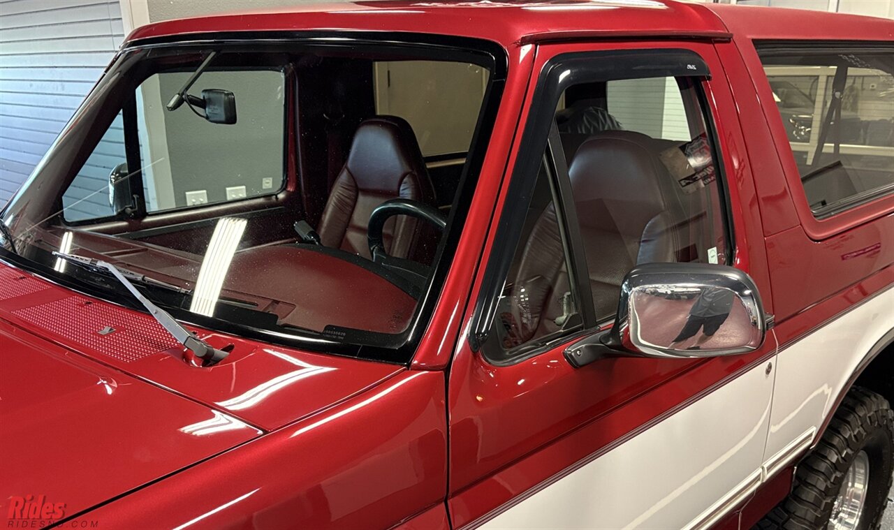 1994 Ford Bronco XLT   - Photo 11 - Bismarck, ND 58503