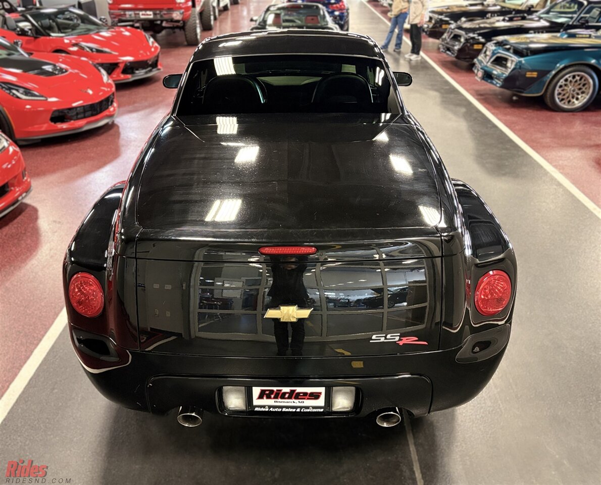 2004 Chevrolet SSR LS   - Photo 30 - Bismarck, ND 58503