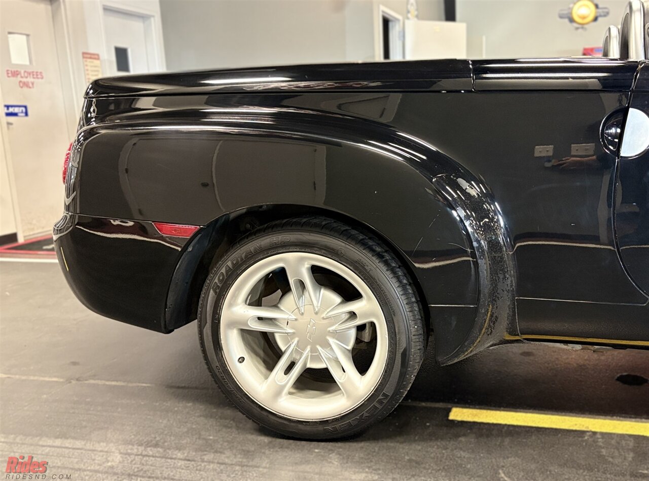 2004 Chevrolet SSR LS   - Photo 37 - Bismarck, ND 58503