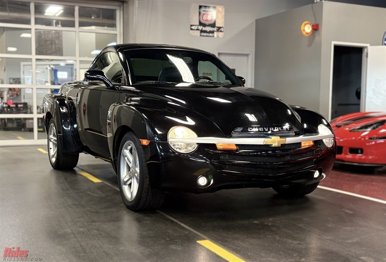 2004 Chevrolet SSR LS   - Photo 2 - Bismarck, ND 58503