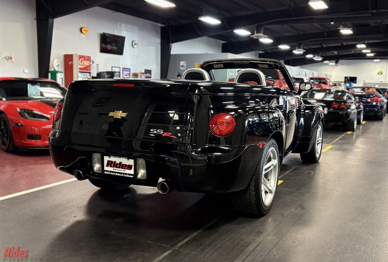 2004 Chevrolet SSR LS   - Photo 35 - Bismarck, ND 58503