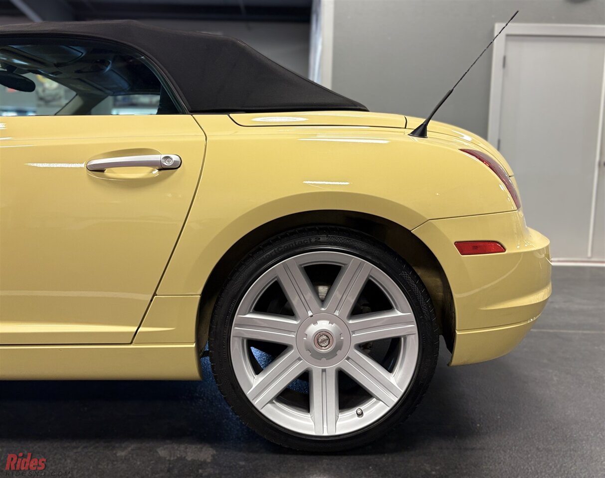 2005 Chrysler Crossfire Limited  Convertible Roadster - Photo 19 - Bismarck, ND 58503