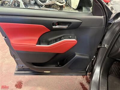 2023 Toyota Highlander XSE   - Photo 10 - Bismarck, ND 58503