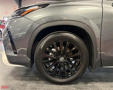 2023 Toyota Highlander XSE   - Photo 6 - Bismarck, ND 58503