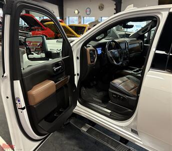 2023 Chevrolet Silverado 2500HD High Country   - Photo 11 - Bismarck, ND 58503