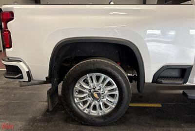 2023 Chevrolet Silverado 2500HD High Country   - Photo 36 - Bismarck, ND 58503
