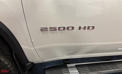2023 Chevrolet Silverado 2500HD High Country   - Photo 10 - Bismarck, ND 58503