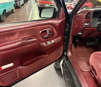 1995 Chevrolet C/K 1500 Series K1500 Cheyenne   - Photo 13 - Bismarck, ND 58503