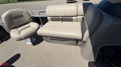 2022 SUN TRACKER 22FB20 20 DLX Fishin' Barge   - Photo 25 - Bismarck, ND 58503