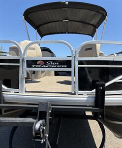 2022 SUN TRACKER 22FB20 20 DLX Fishin' Barge   - Photo 32 - Bismarck, ND 58503