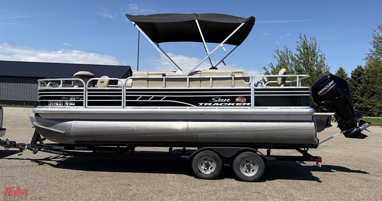 2022 SUN TRACKER 22FB20 20 DLX Fishin' Barge   - Photo 2 - Bismarck, ND 58503