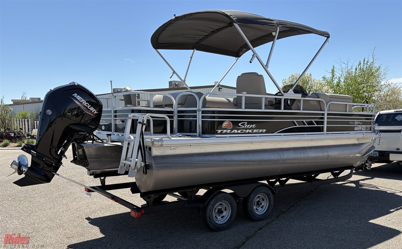 2022 SUN TRACKER 22FB20 20 DLX Fishin' Barge   - Photo 9 - Bismarck, ND 58503