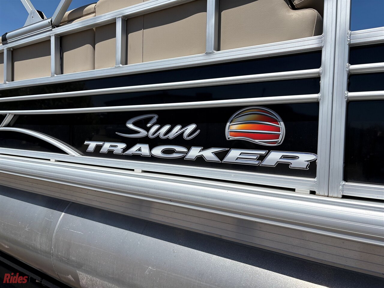 2022 SUN TRACKER 22FB20 20 DLX Fishin' Barge   - Photo 4 - Bismarck, ND 58503