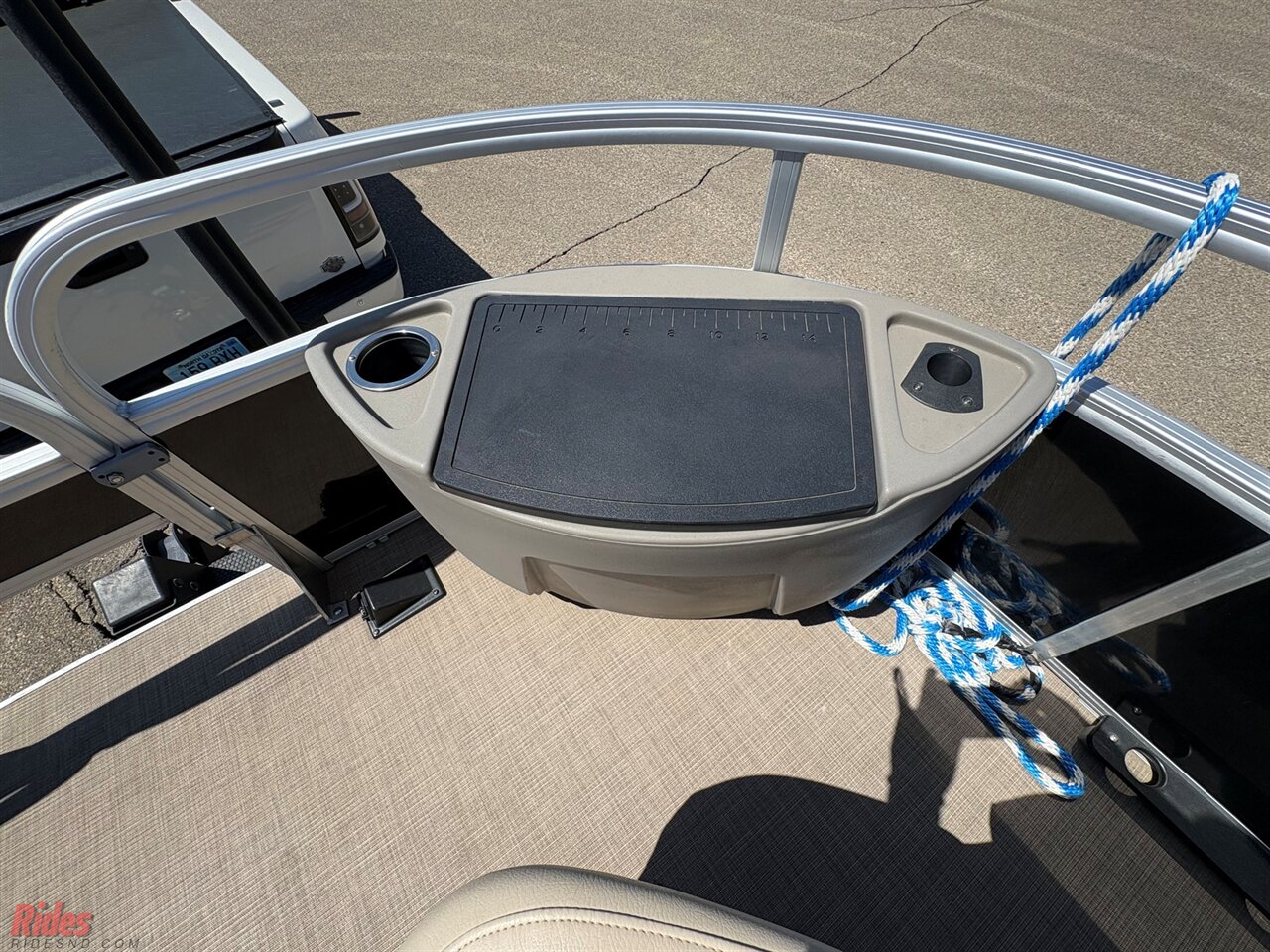 2022 SUN TRACKER 22FB20 20 DLX Fishin' Barge   - Photo 22 - Bismarck, ND 58503