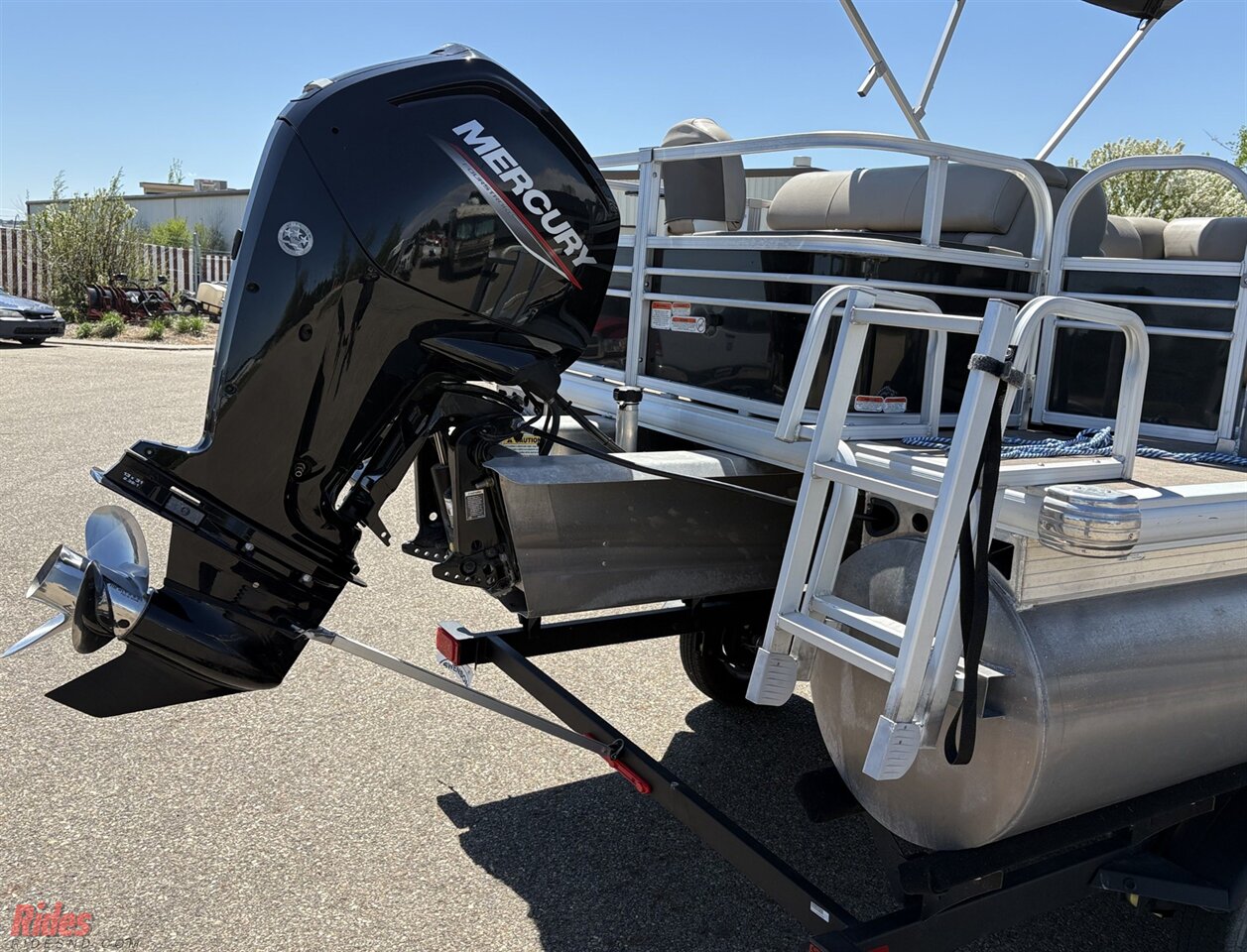2022 SUN TRACKER 22FB20 20 DLX Fishin' Barge   - Photo 8 - Bismarck, ND 58503
