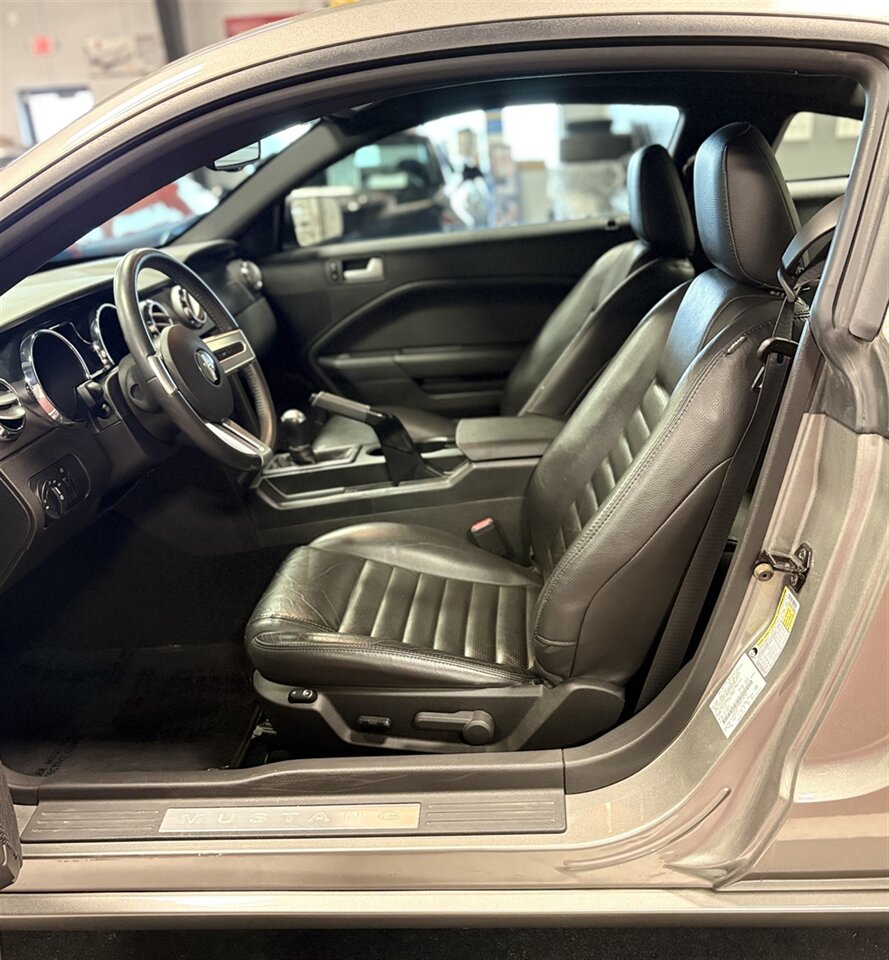 2008 Ford Mustang GT Deluxe   - Photo 11 - Bismarck, ND 58503