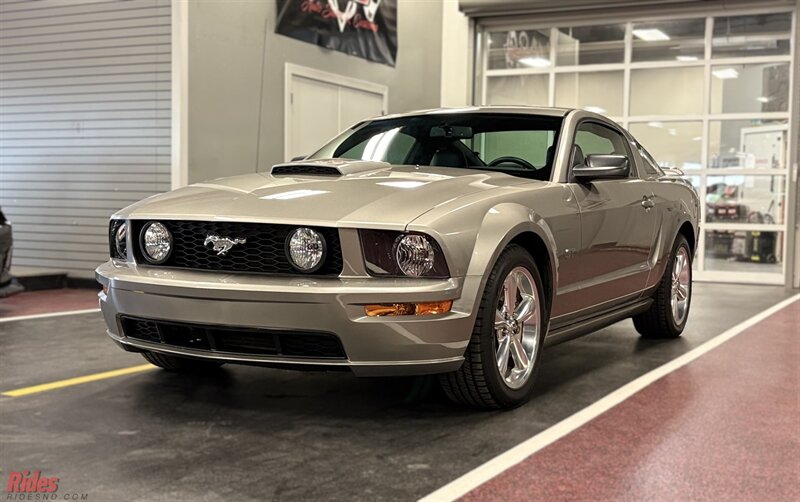 2008 Ford Mustang GT Deluxe  