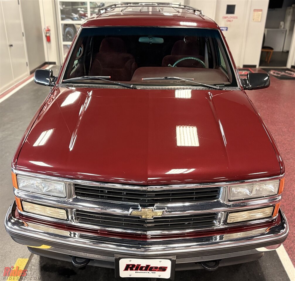 1995 Chevrolet Suburban K1500   - Photo 34 - Bismarck, ND 58503