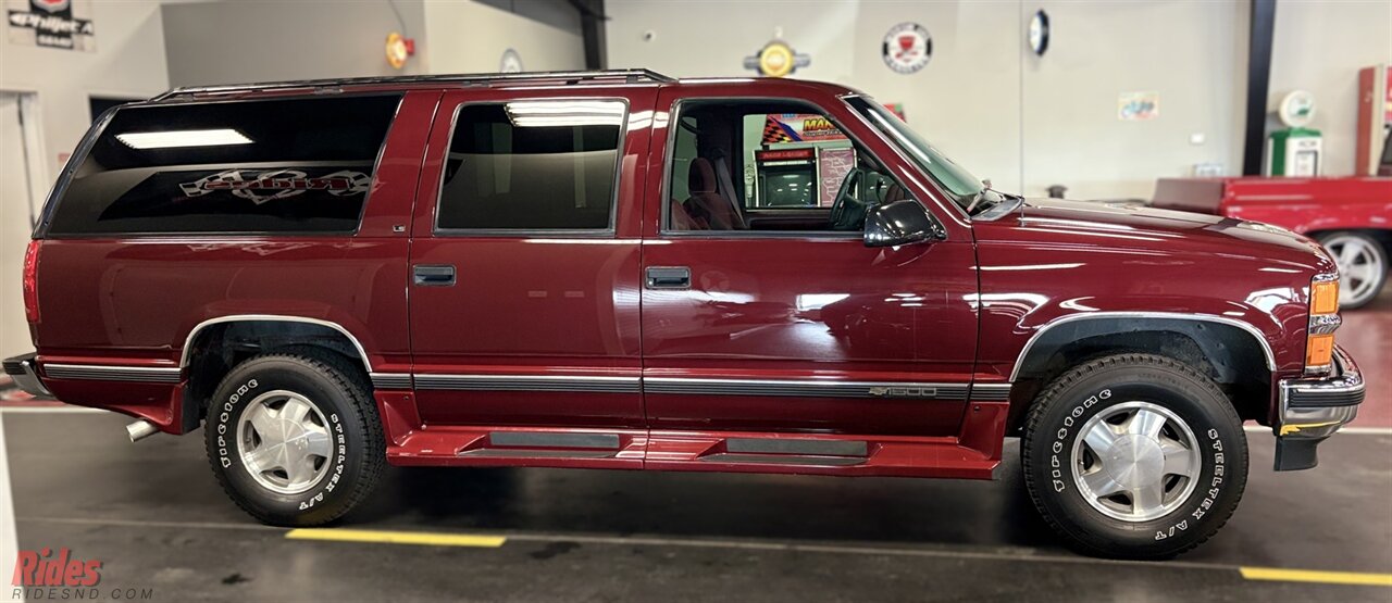 1995 Chevrolet Suburban K1500   - Photo 22 - Bismarck, ND 58503