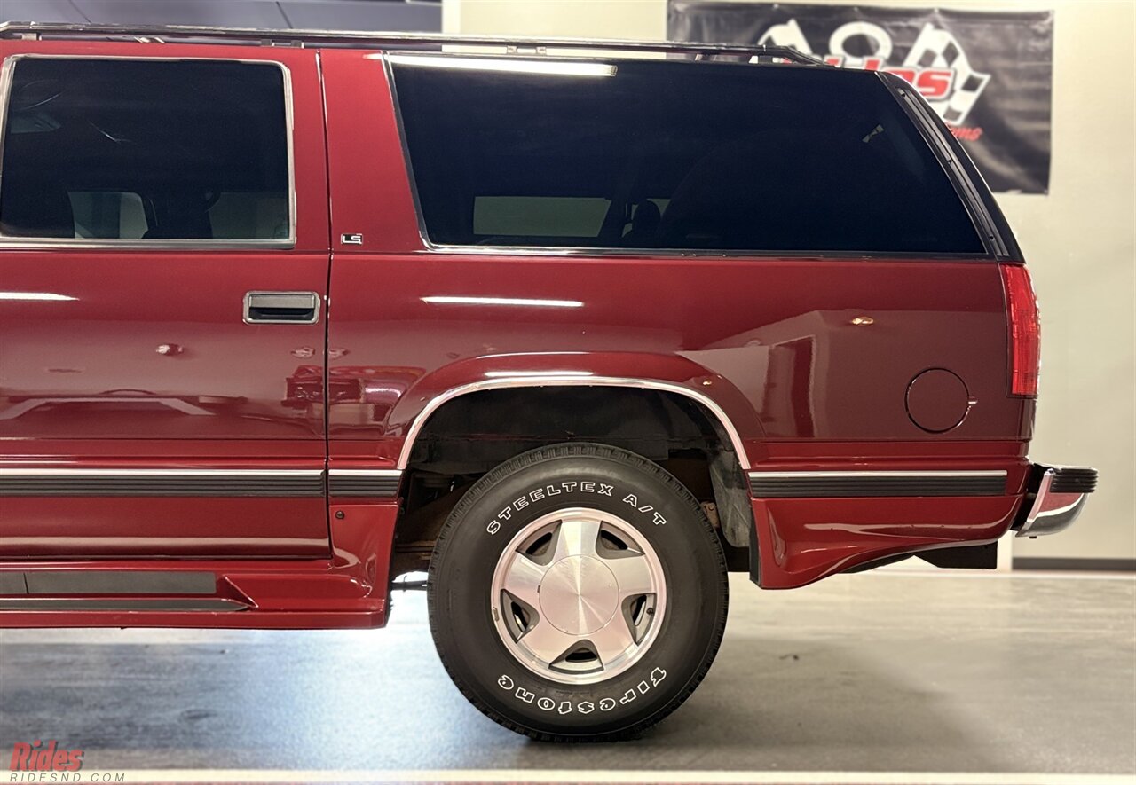 1995 Chevrolet Suburban K1500   - Photo 15 - Bismarck, ND 58503