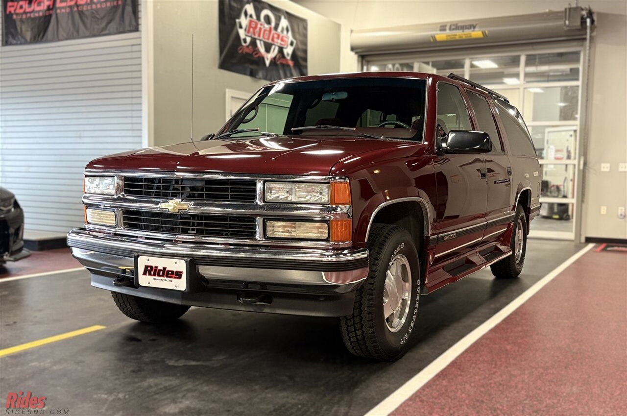 1995 Chevrolet Suburban K1500   - Photo 1 - Bismarck, ND 58503