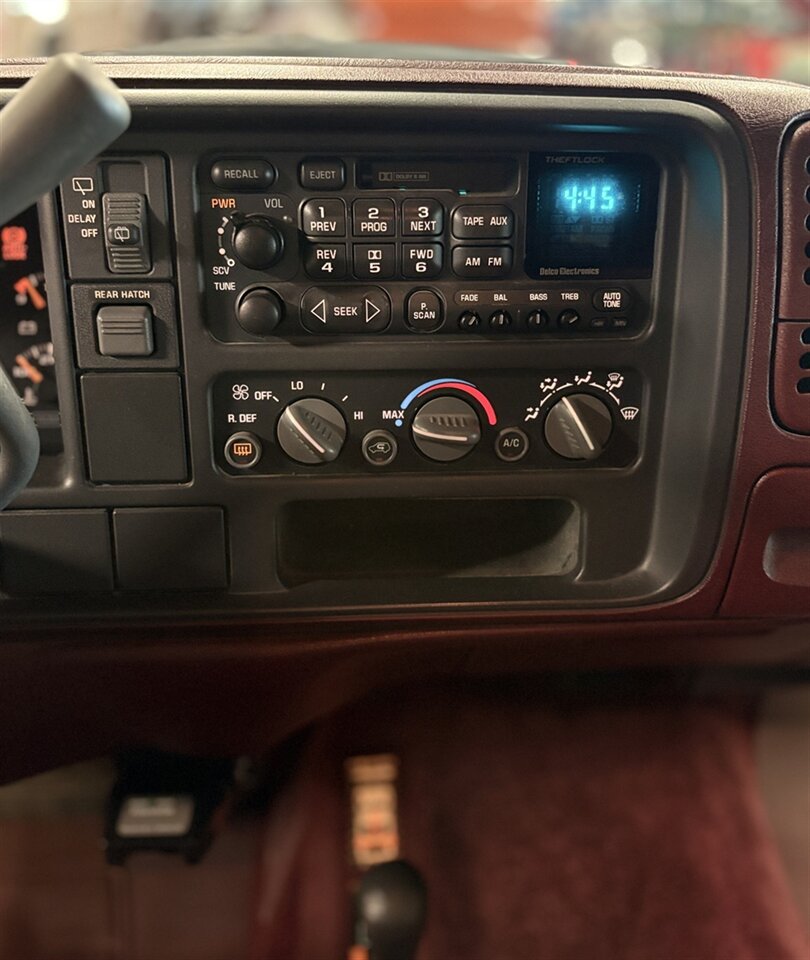 1995 Chevrolet Suburban K1500   - Photo 42 - Bismarck, ND 58503