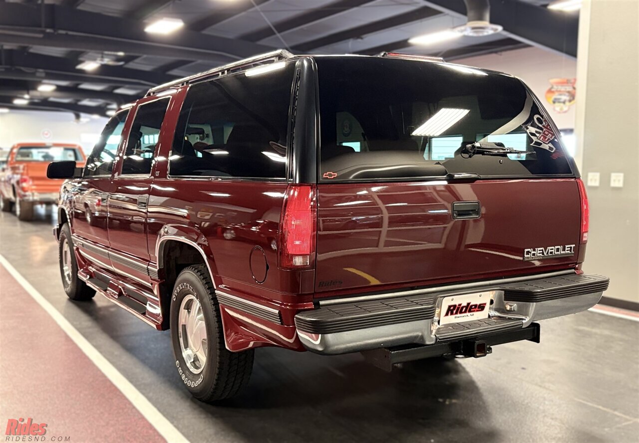 1995 Chevrolet Suburban K1500   - Photo 16 - Bismarck, ND 58503