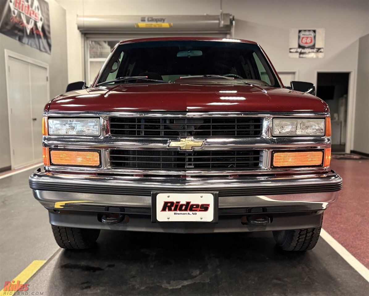 1995 Chevrolet Suburban K1500   - Photo 33 - Bismarck, ND 58503