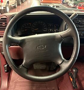 1995 Chevrolet Suburban K1500   - Photo 39 - Bismarck, ND 58503