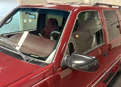 1995 Chevrolet Suburban K1500   - Photo 7 - Bismarck, ND 58503