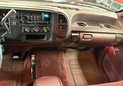 1995 Chevrolet Suburban K1500   - Photo 41 - Bismarck, ND 58503