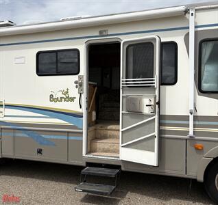 2000 Fleetwood Bounder   - Photo 16 - Bismarck, ND 58503