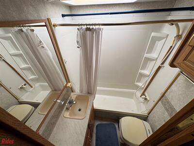 2000 Fleetwood Bounder   - Photo 43 - Bismarck, ND 58503