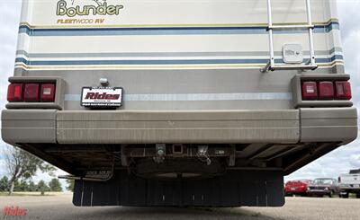 2000 Fleetwood Bounder   - Photo 13 - Bismarck, ND 58503