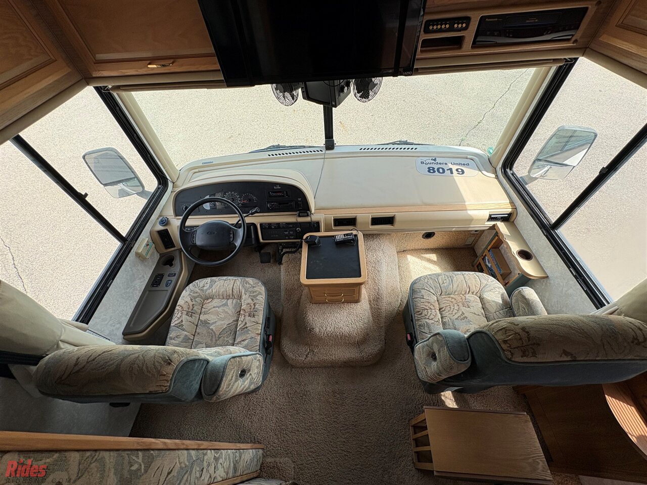 2000 Fleetwood Bounder   - Photo 23 - Bismarck, ND 58503