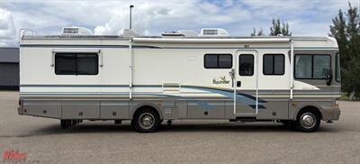 2000 Fleetwood Bounder   - Photo 2 - Bismarck, ND 58503