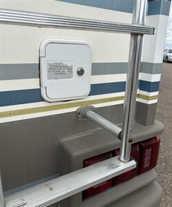 2000 Fleetwood Bounder   - Photo 10 - Bismarck, ND 58503