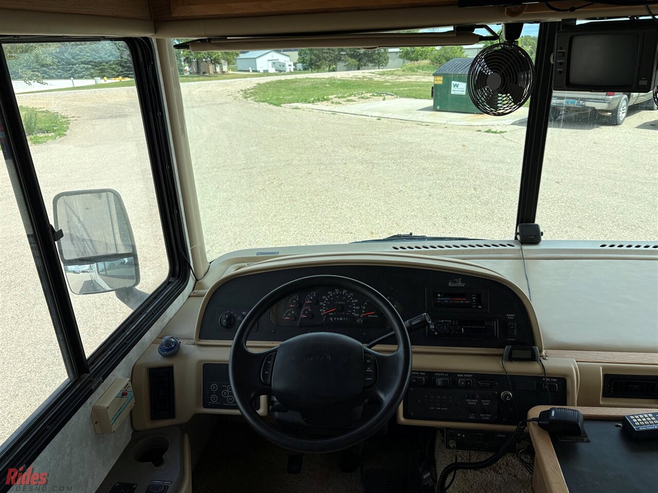 2000 Fleetwood Bounder   - Photo 25 - Bismarck, ND 58503