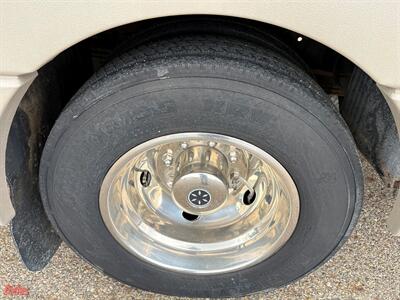 2000 Fleetwood Bounder   - Photo 14 - Bismarck, ND 58503