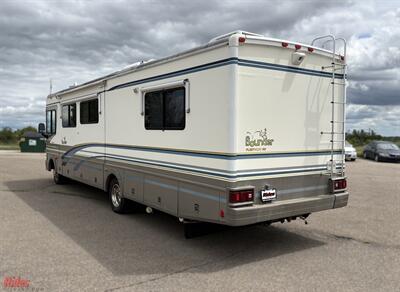 2000 Fleetwood Bounder   - Photo 8 - Bismarck, ND 58503