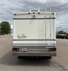2000 Fleetwood Bounder   - Photo 9 - Bismarck, ND 58503