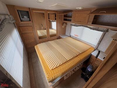 2000 Fleetwood Bounder   - Photo 44 - Bismarck, ND 58503