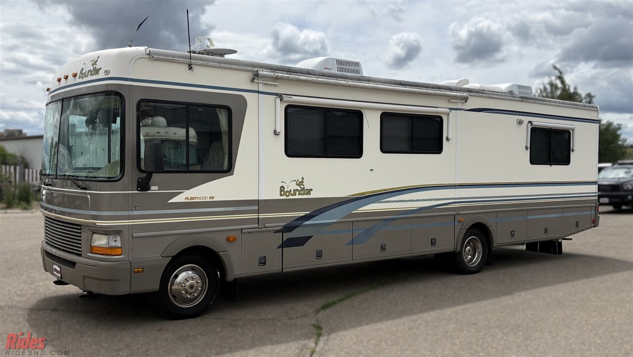 2000 Fleetwood Bounder   - Photo 5 - Bismarck, ND 58503