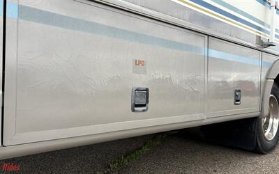 2000 Fleetwood Bounder   - Photo 12 - Bismarck, ND 58503