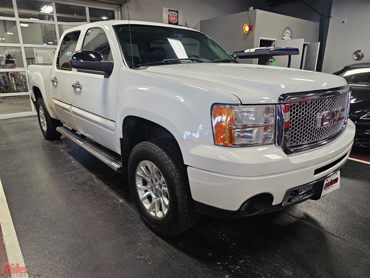 2007 GMC Sierra 1500 Denali - Photo 16 - Bismarck, ND 58503