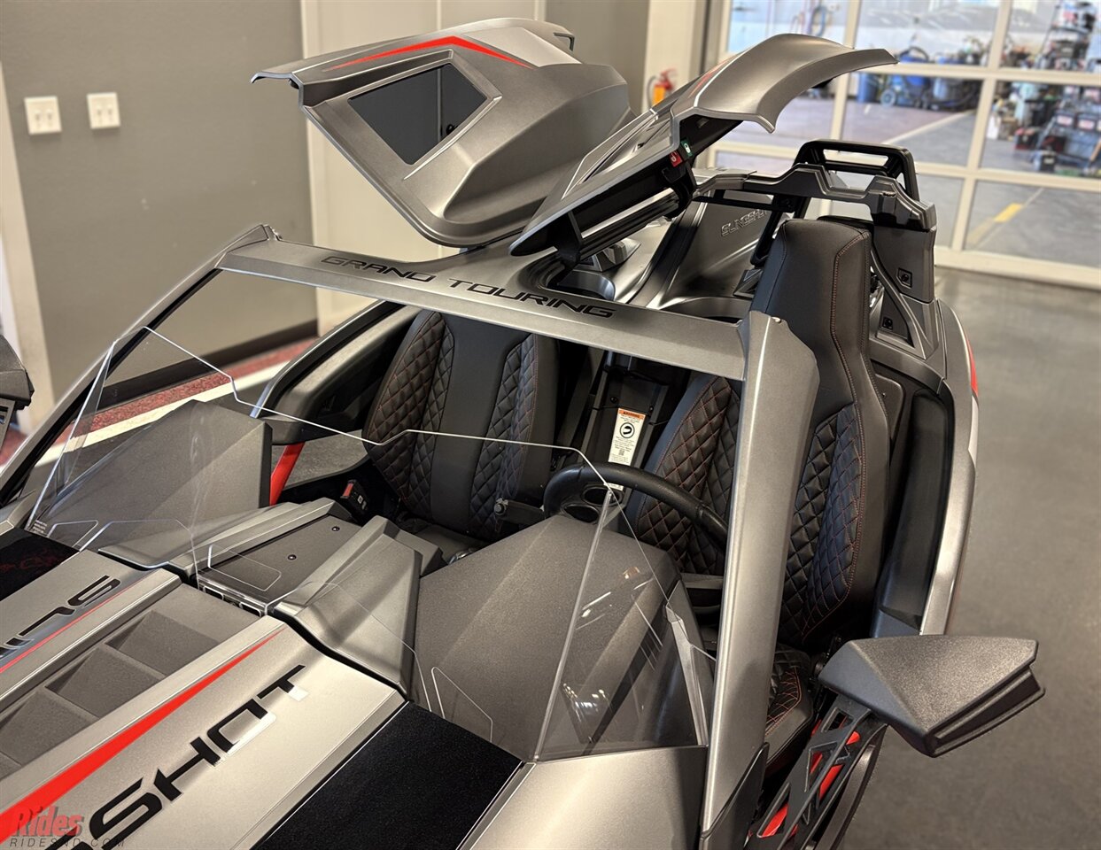 2018 Polaris Slingshot Grand Touring LE   - Photo 9 - Bismarck, ND 58503