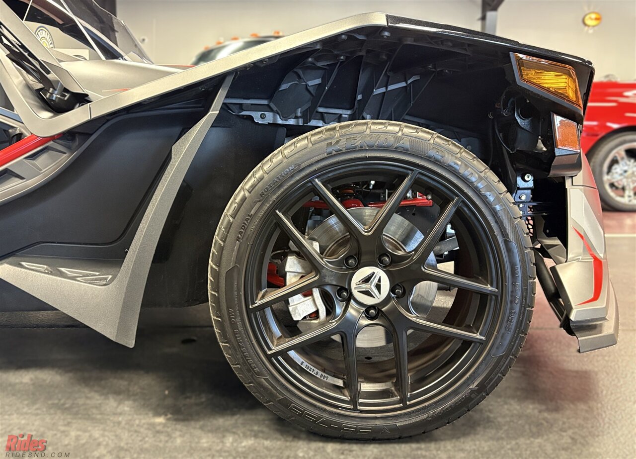 2018 Polaris Slingshot Grand Touring LE   - Photo 18 - Bismarck, ND 58503